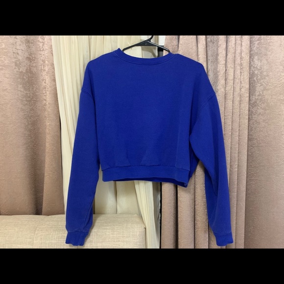 blue cropped sweatshirt